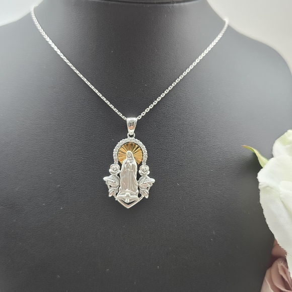 ❤️ VIRGEN DE GUADALUPE NECKLACE - Picture 2 of 8